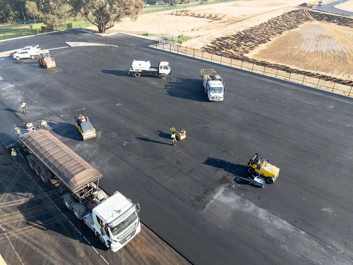 Jackson Asphalt recently completed this impressive new yard for Booth Transport, delivered on behalf of Lecon Constructions, at the new Latitude 32 Industrial Development.