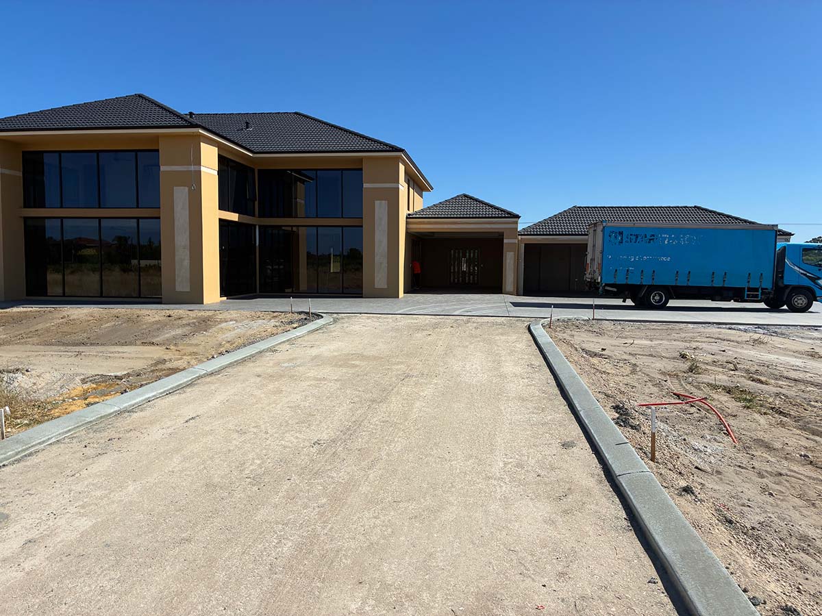 Jackson Asphalt successfully delivered a full-scope asphalt and kerbing project at this amazing property in Caversham in February 2026.