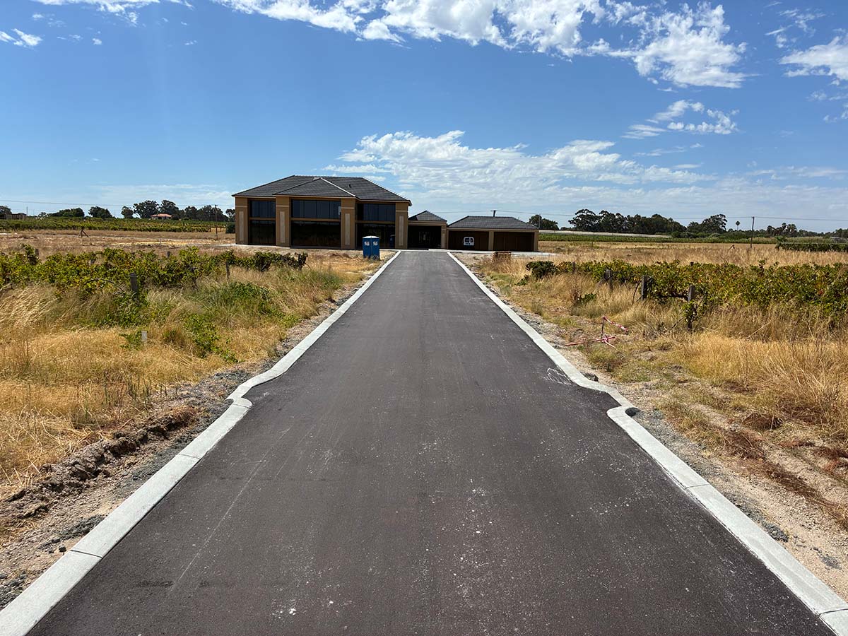 Jackson Asphalt successfully delivered a full-scope asphalt and kerbing project at this amazing property in Caversham in February 2026.
