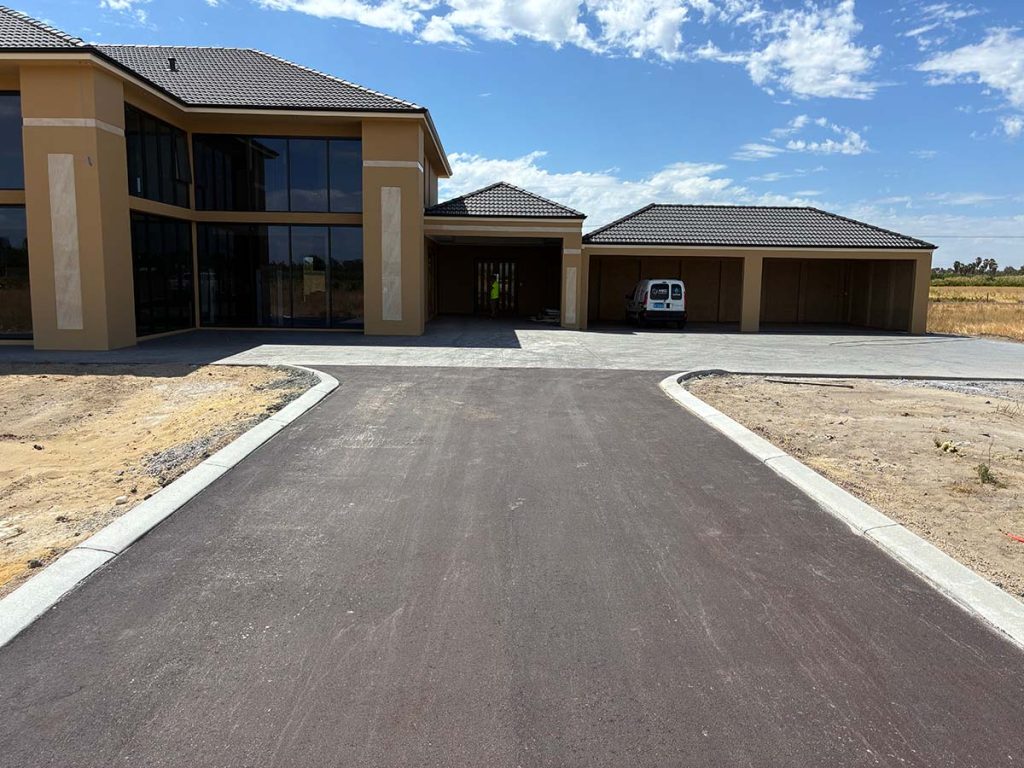 Jackson Asphalt successfully delivered a full-scope asphalt and kerbing project at this amazing property in Caversham in February 2026.