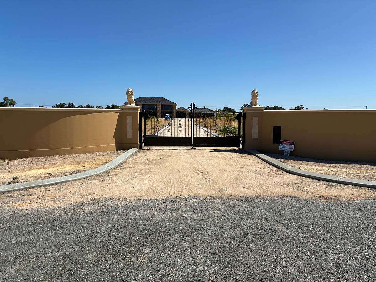 Jackson Asphalt successfully delivered a full-scope asphalt and kerbing project at this amazing property in Caversham in February 2026.