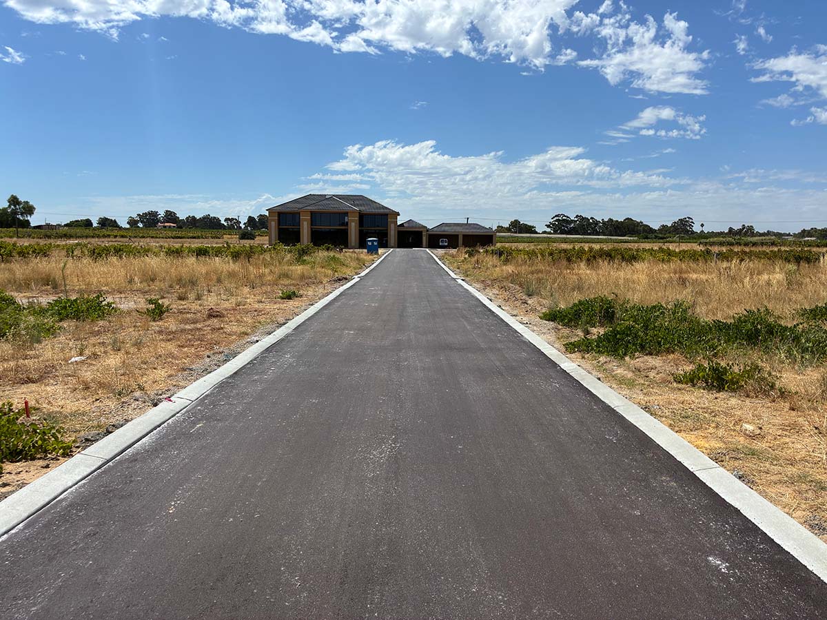 Jackson Asphalt successfully delivered a full-scope asphalt and kerbing project at this amazing property in Caversham in February 2026.