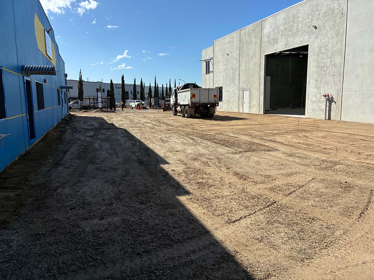 Jackson Asphalt recently completed a full-scope asphalt and kerbing project for Matic Transport in Bibra Lake, delivered on behalf of Buildcom Constructions.