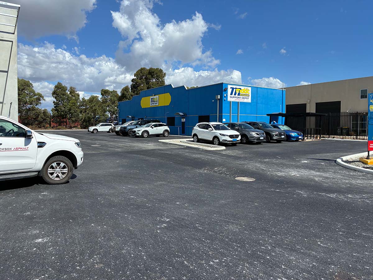 Jackson Asphalt recently completed a full-scope asphalt and kerbing project for Matic Transport in Bibra Lake, delivered on behalf of Buildcom Constructions.