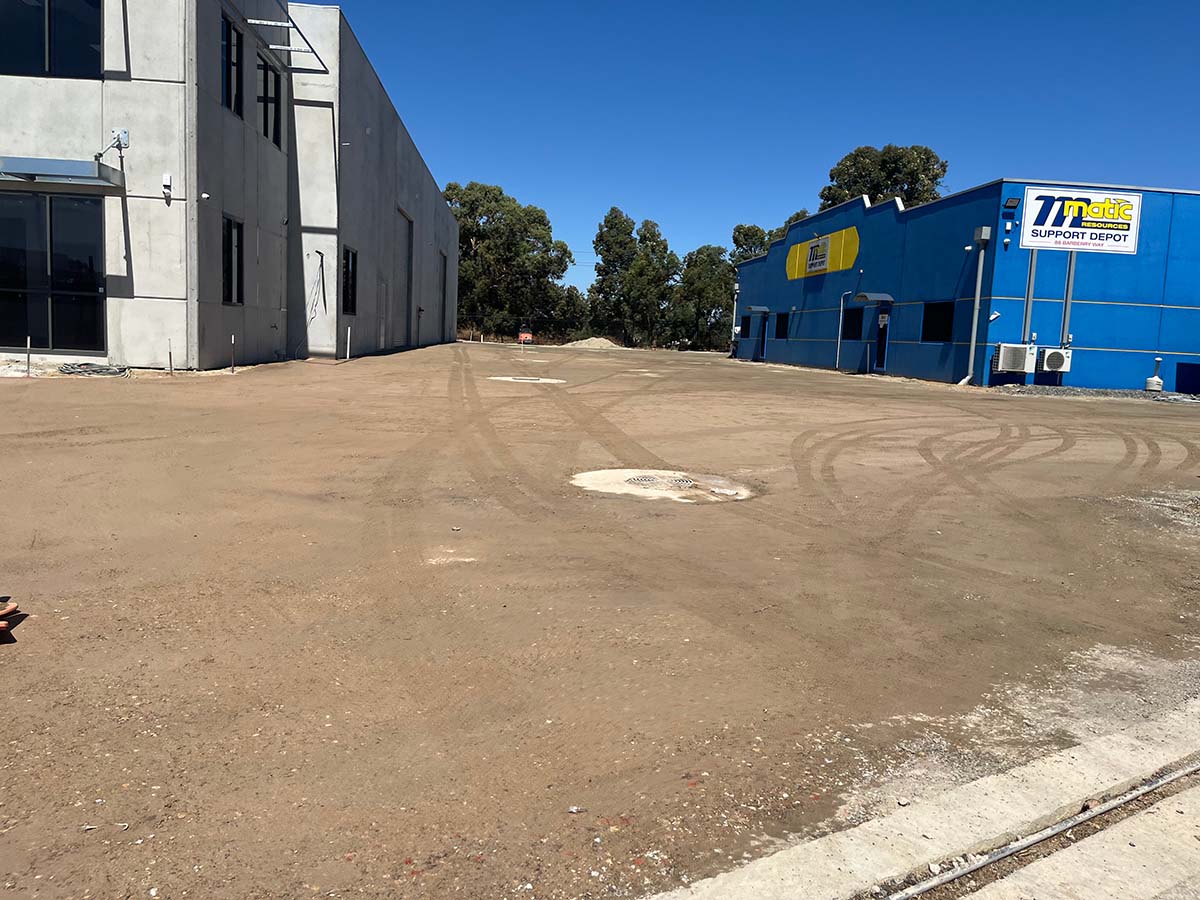 Jackson Asphalt recently completed a full-scope asphalt and kerbing project for Matic Transport in Bibra Lake, delivered on behalf of Buildcom Constructions.