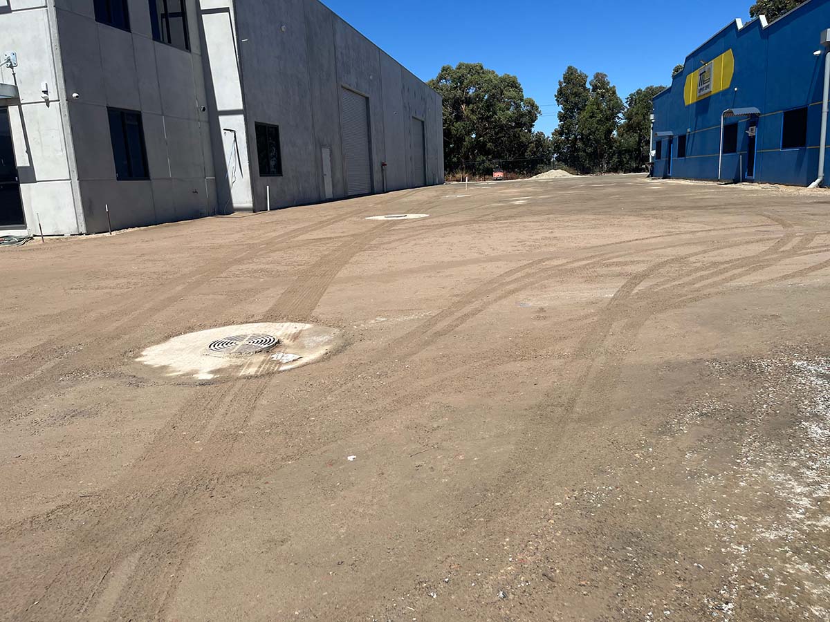 Jackson Asphalt recently completed a full-scope asphalt and kerbing project for Matic Transport in Bibra Lake, delivered on behalf of Buildcom Constructions.