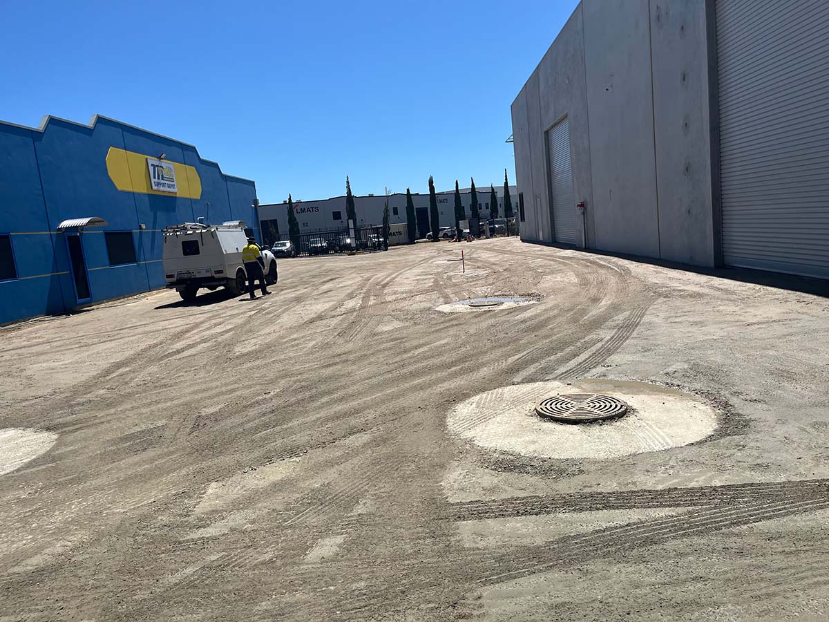 Jackson Asphalt recently completed a full-scope asphalt and kerbing project for Matic Transport in Bibra Lake, delivered on behalf of Buildcom Constructions.