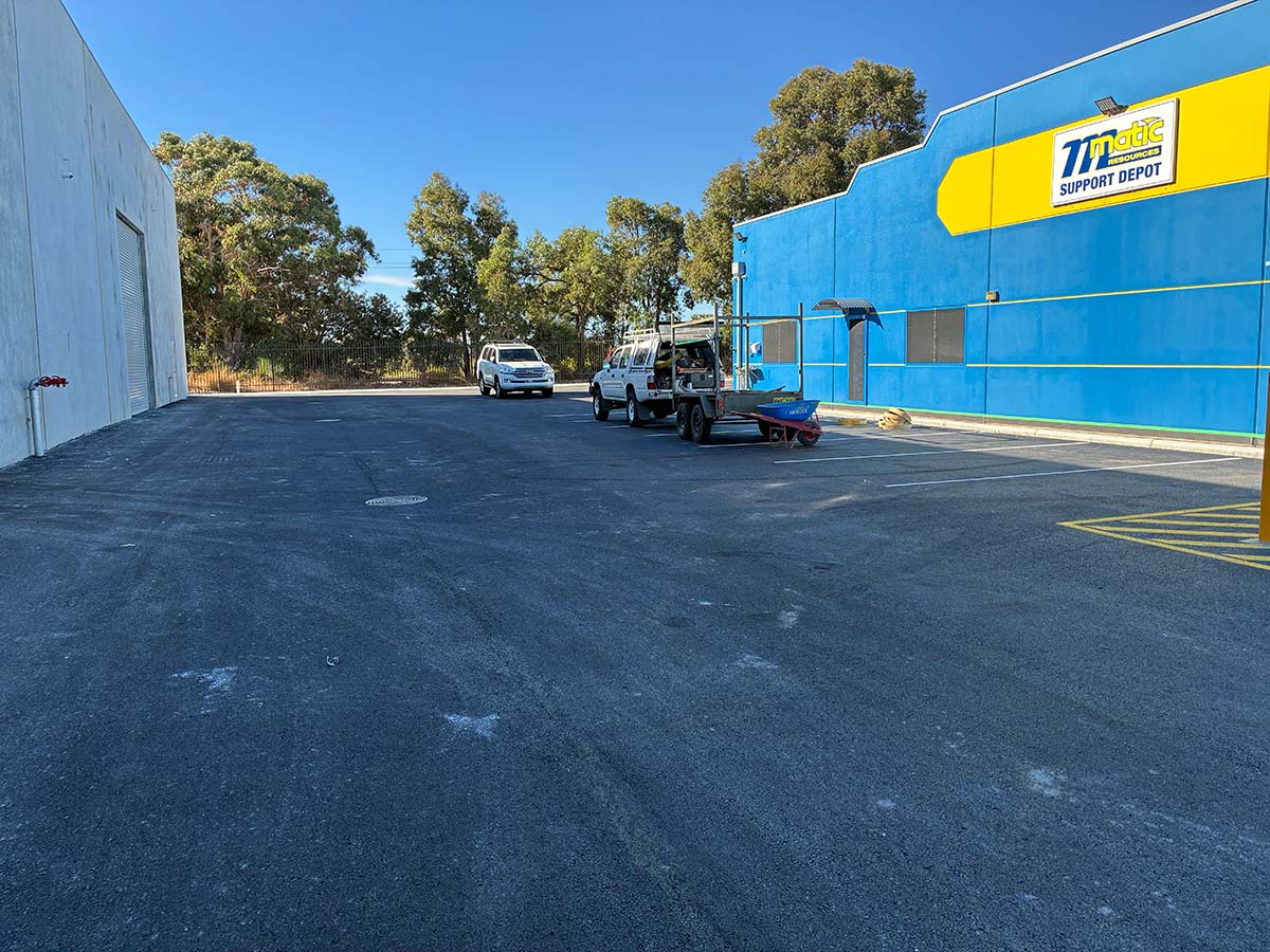 Jackson Asphalt recently completed a full-scope asphalt and kerbing project for Matic Transport in Bibra Lake, delivered on behalf of Buildcom Constructions.