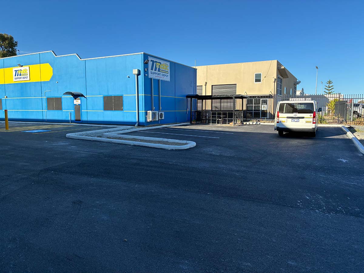 Jackson Asphalt recently completed a full-scope asphalt and kerbing project for Matic Transport in Bibra Lake, delivered on behalf of Buildcom Constructions.