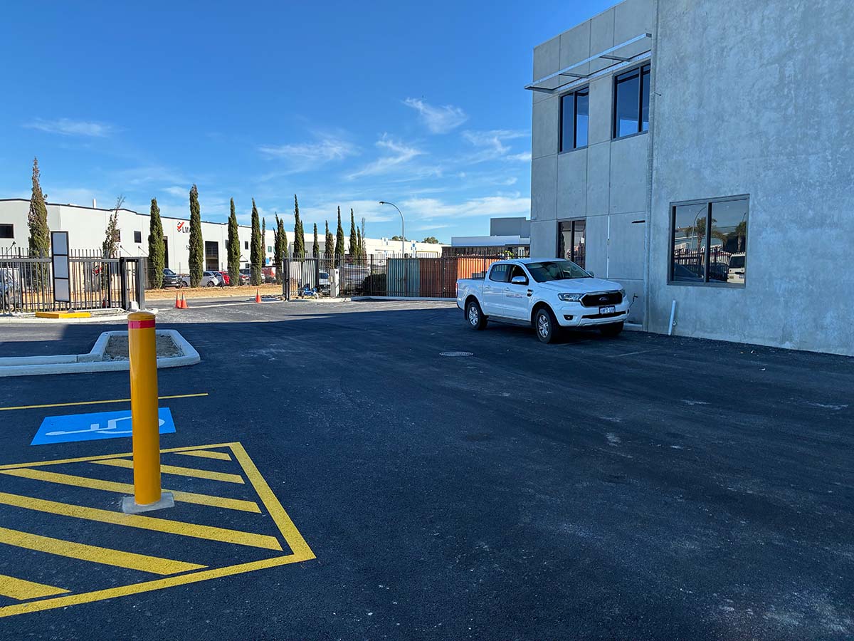 Jackson Asphalt recently completed a full-scope asphalt and kerbing project for Matic Transport in Bibra Lake, delivered on behalf of Buildcom Constructions.